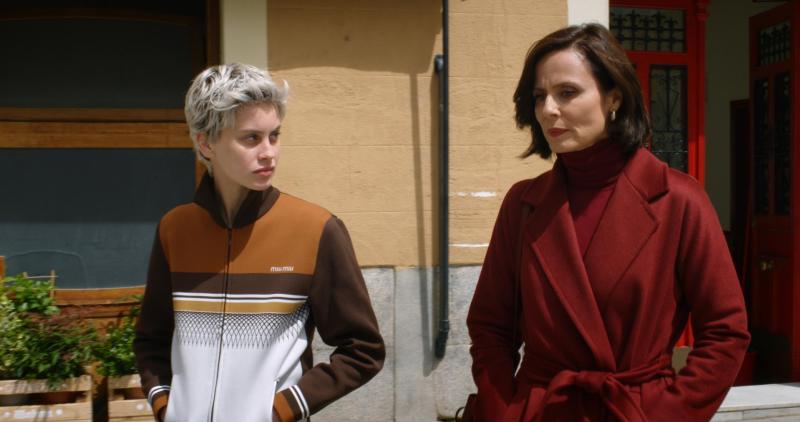 Madres paralelas (2021)